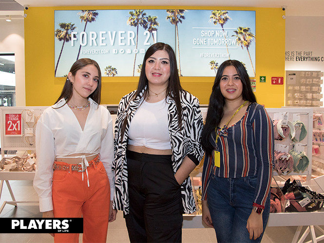 Ivanna Villavicencio Priscila Gutiérrez y Andrea Aguirre en Forever 21