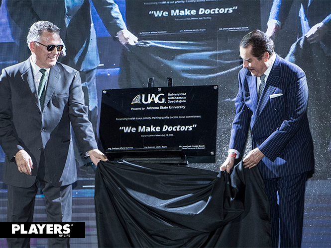 revelación de la placa en el UAG International Campus