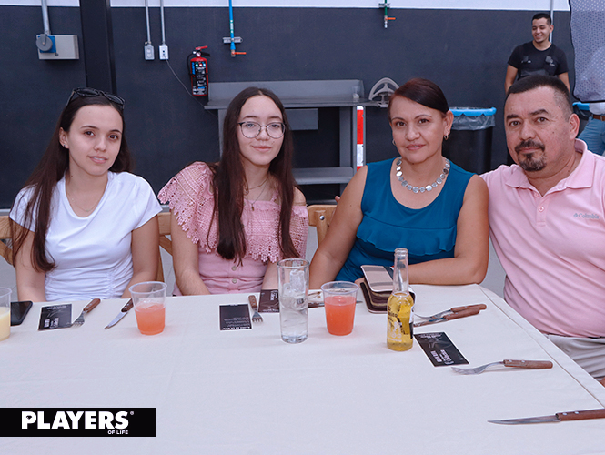 Dennis Reynoso, Karol Reynoso, Ana Rosa Jiménez y Raúl Reynoso