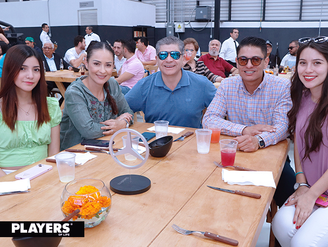 Michelle Medina, Mary Zaragoza, Mario Lozano, Dante Zaragoza y Fátima Guerrero