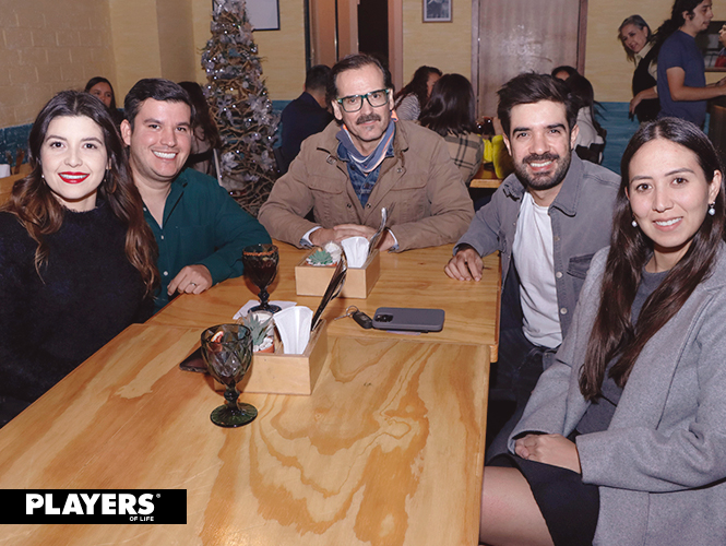 Humberto Hernández, Naomi Dibene, Óscar Naveja, Edgar Ledezma y Gaby Hernández