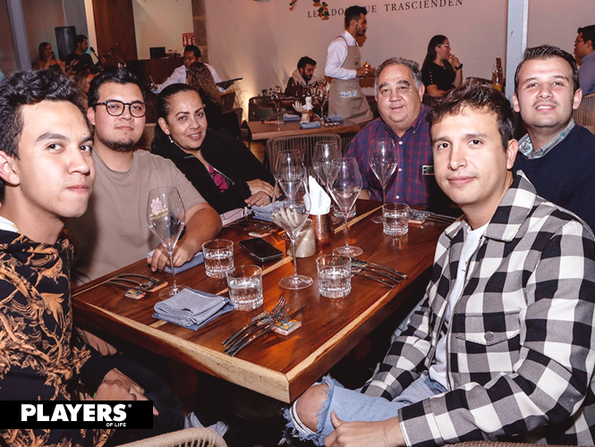 Jorge Velázquez, Maximiliano Velázquez, Gabriela Velázquez, Sergio Contreras y Gabriel Velázquez